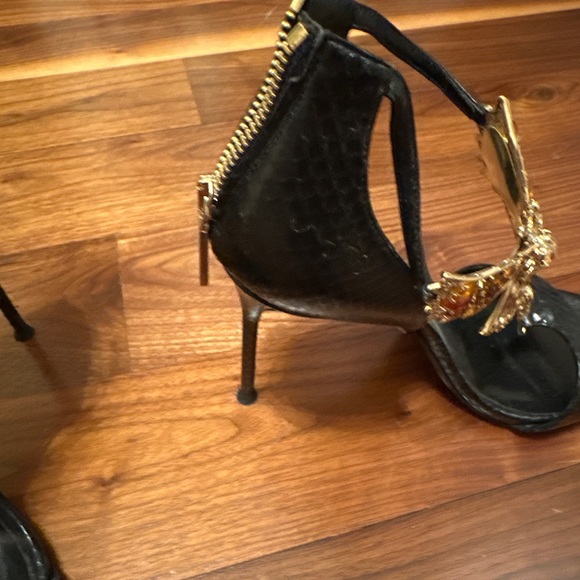 COPY - Roberto cavalli worn once with swartski crystals- black snake leather si… - Picture 4 of 6